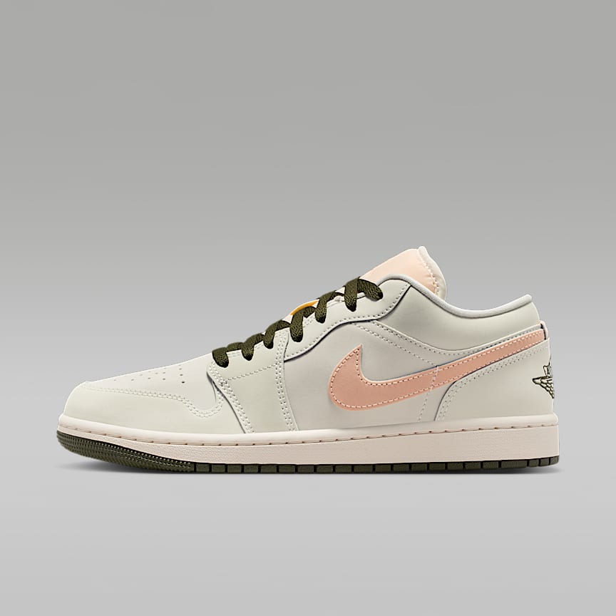 Air Jordan 1 Low G Spiked Golf Shoes. Nike RO